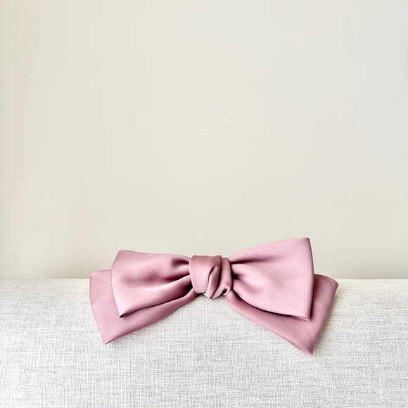Free People Accessories - Free People Pink Satin Clip-In Bow – Ballet Pink – NWT
 Pink Bow Hair Accessory